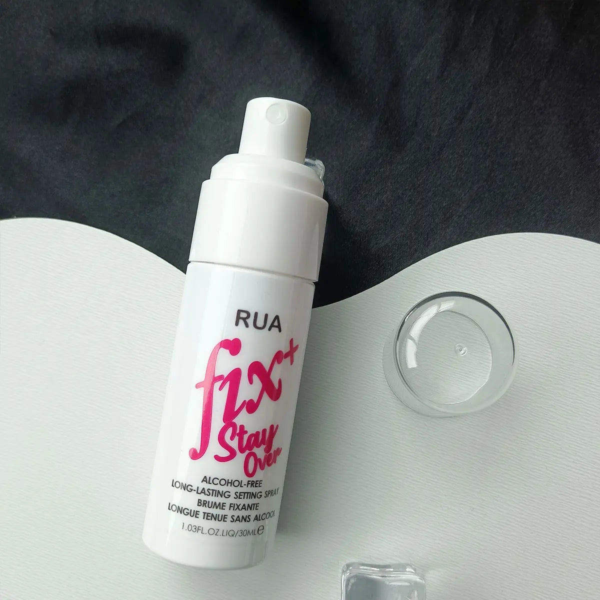 Lightweight non-sticky waterproof makeup setting spray